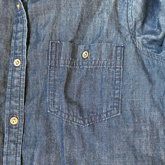 Banana Republic Chambray Button Front Dress Shirt Tail Hem - Picture 2 of 4